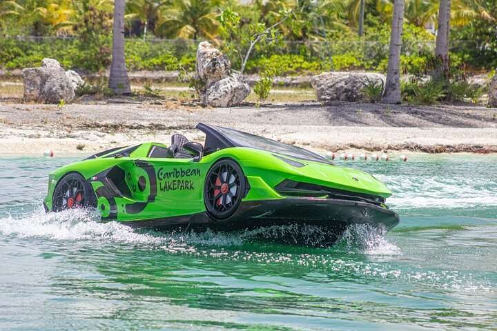 Lamborghini Jet Car en el lago